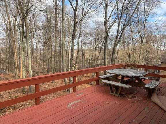 Large back deck, comes with picnic table.