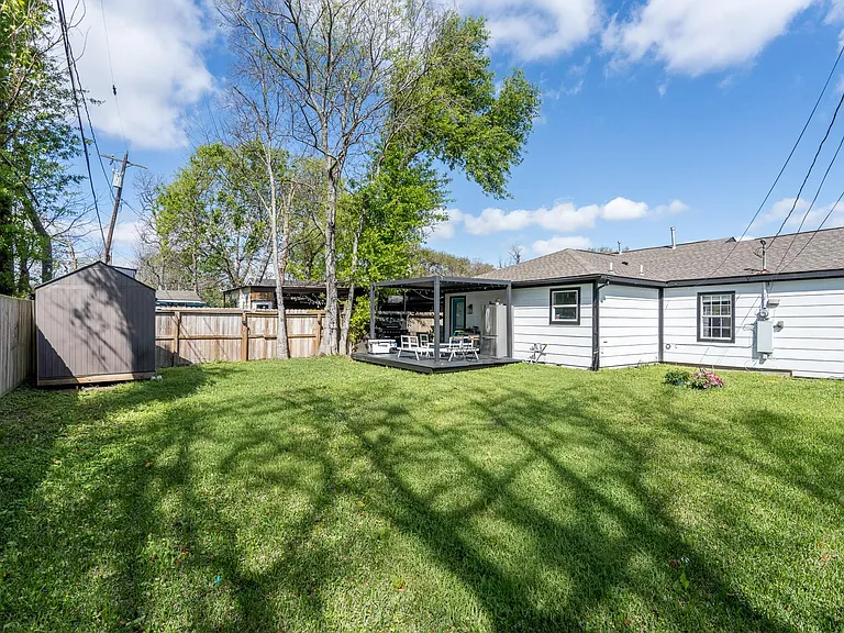810 Jerry St — Photo 19