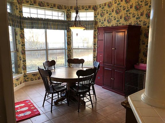 2nd image of 1510 Creekside Ct
