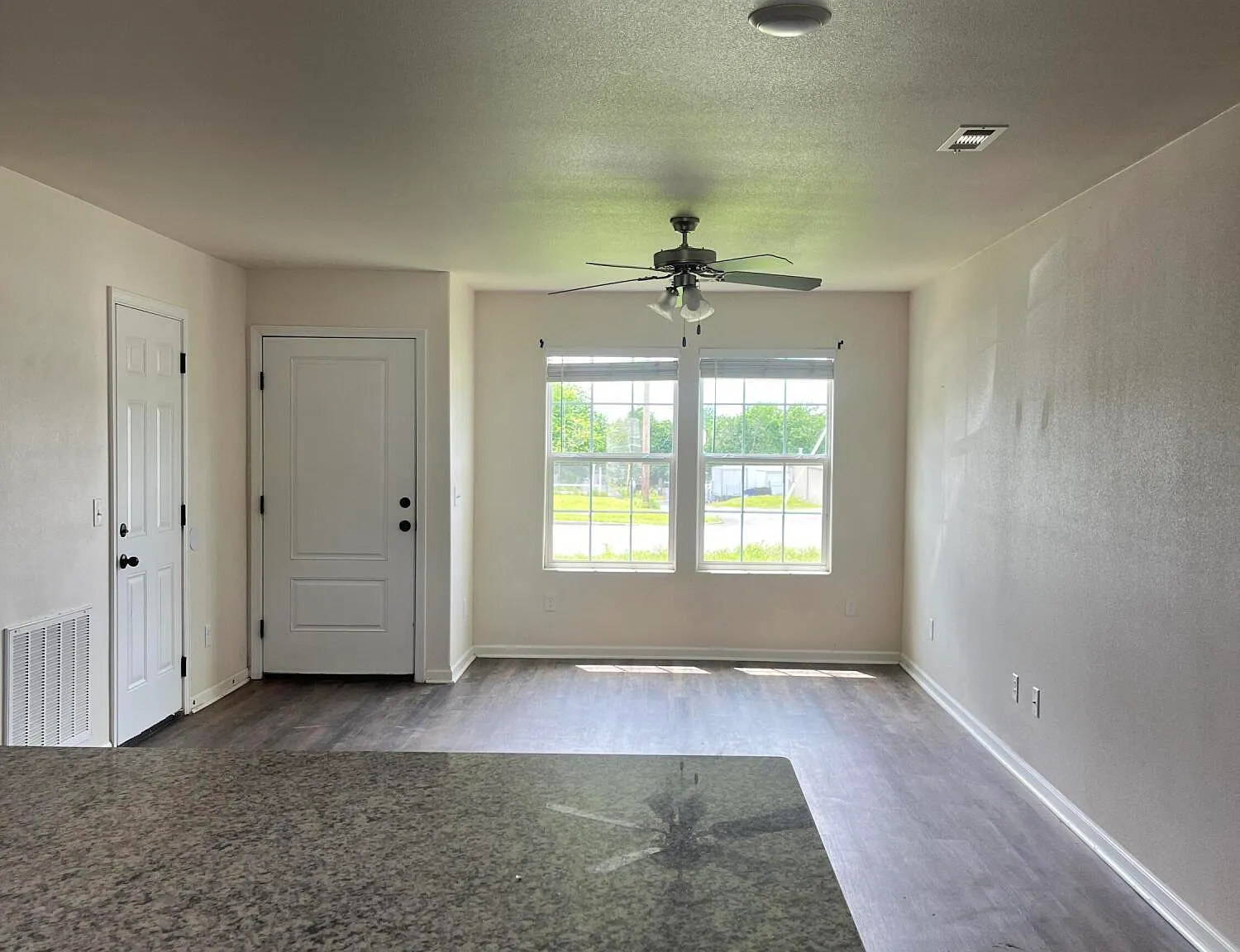 3 bed, 2.0 bath, 1180 sqft, $1,599 — Photo 1