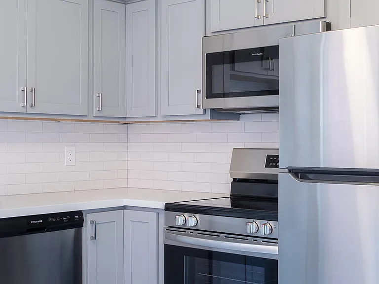 380 Saint Lawrence Ave — Photo 3