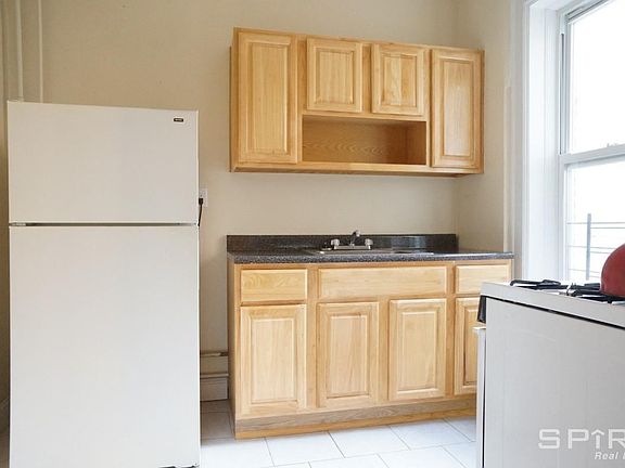 4th image of 538 Ovington Ave APT 5