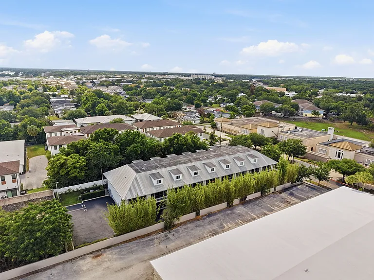 440 W Swoope Ave — Photo 49