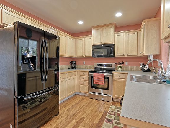 3rd image of 8811 77th Ave NE
