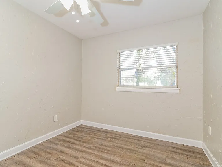 132 Alder Ave — Photo 11