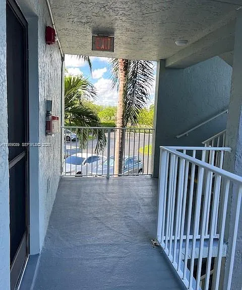 2226 N Cypress Bend Dr #210 — Photo 4