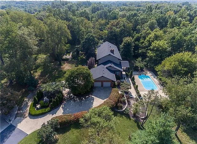 320 Deer Run Ln photo 1