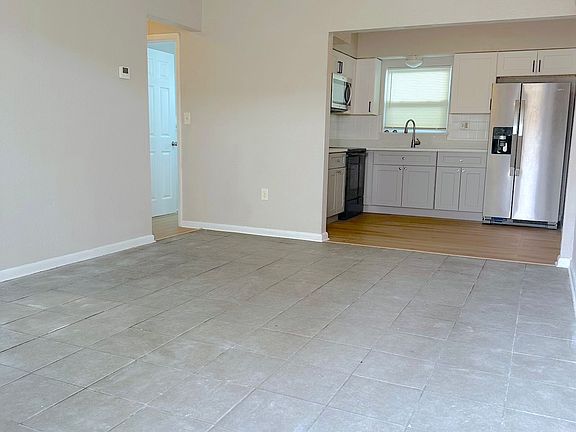 2nd image of 315 N Saturn Ave