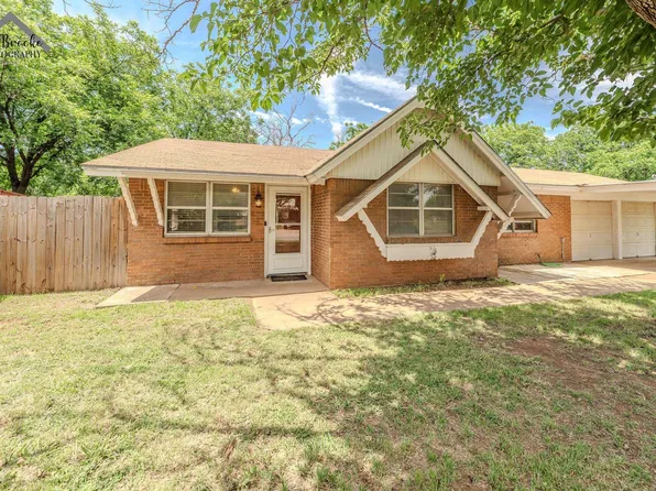 903 Lincoln Dr, Iowa Park, TX 76367