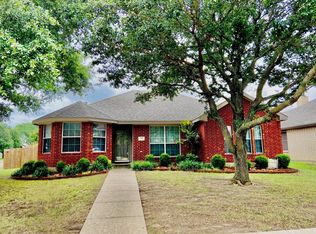230 Shady Oaks Ln, Red Oak, TX 75154