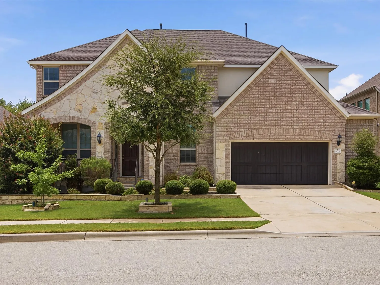 5 bed, 3.5 bath, 4149 sqft, $3,900 — Photo 1