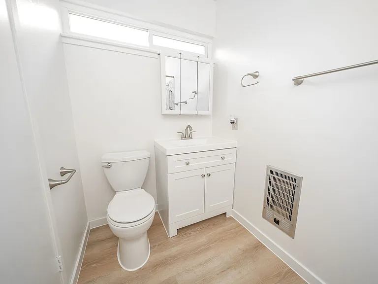 650 Vernon Street — Photo 10