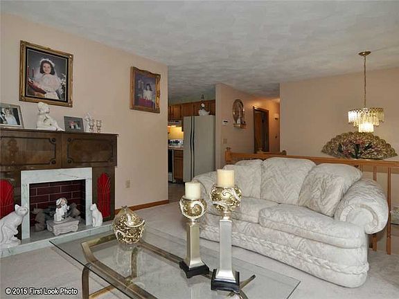 3rd image of 4 Vanderland Ave