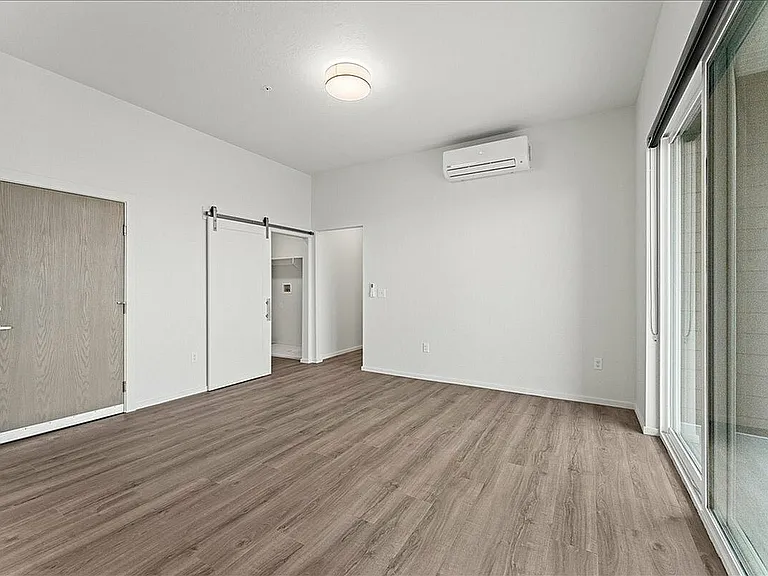 2x2 Corner West Views Living Space II