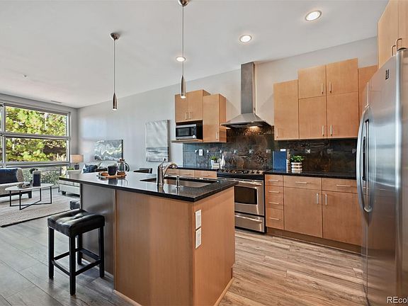 4th image of 2958 Syracuse Street #102