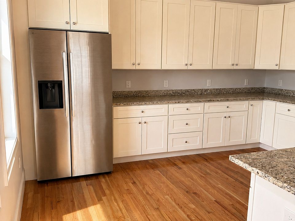 2nd image of 26 Alfred St #2
