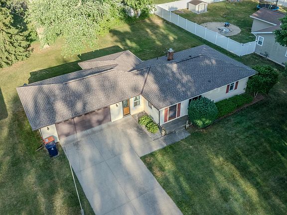 3rd image of 109 Grandview Ave