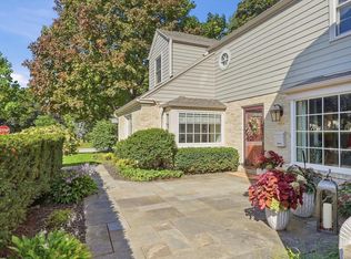 2604 N 89th STREET, Wauwatosa, WI 53226