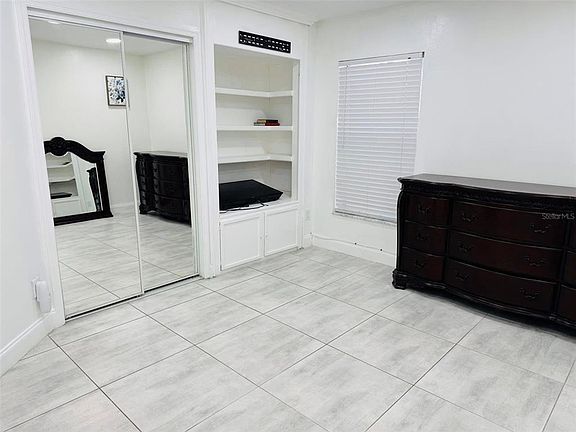 3rd image of 925 PEBBLE CREEK CIRCLE