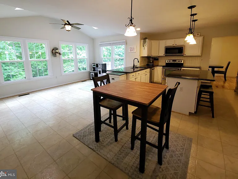 18 Willow Glen Ct — Photo 9