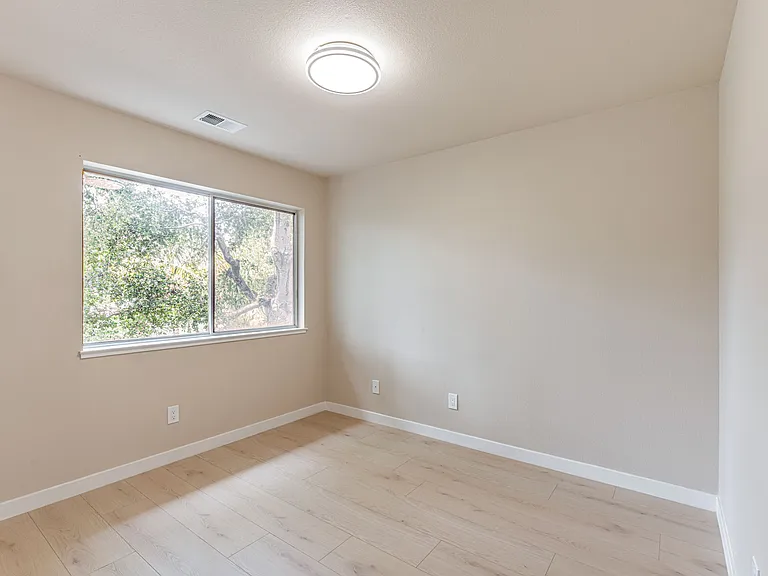 19723 Redwood Rd — Photo 32