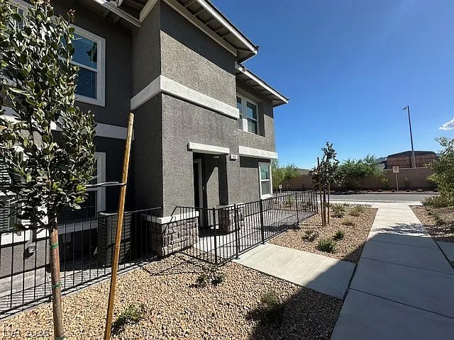 3 bed, 2.5 bath, 1407 sqft, $1,925 — Photo 3