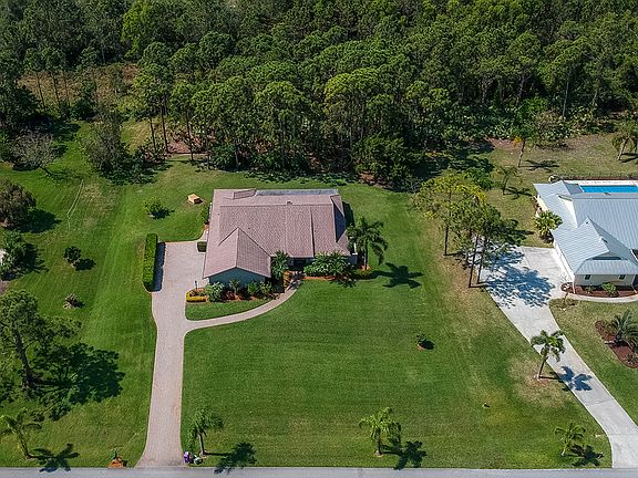 2nd image of 5286 SW Leeward Ln