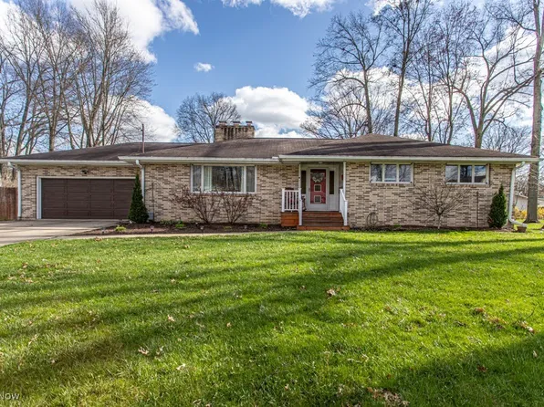 2017 Arthur Dr NW, Warren, OH 44485