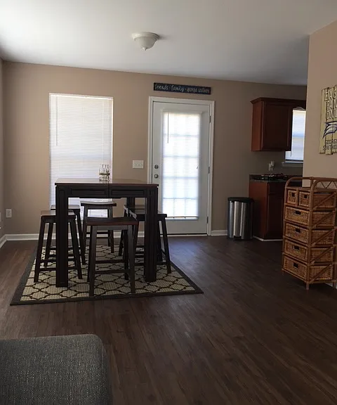 195 Herschel Dr — Photo 3