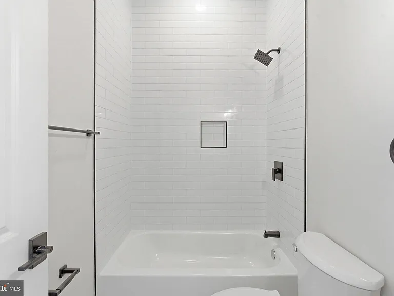 337 S Fremont Ave — Photo 16