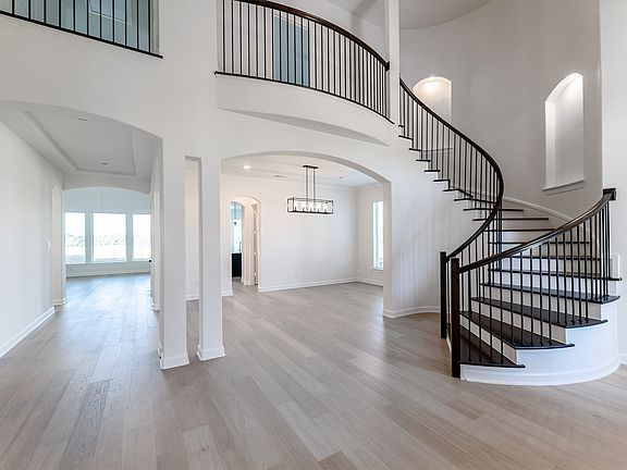 4th image of 3912 Friendship Ct