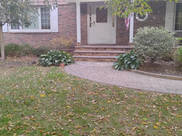 (undisclosed Address), Woodbury, NY 11797