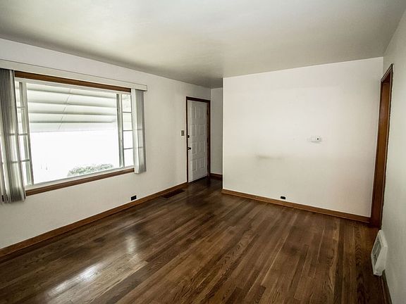 5th image of 812 S Ironwood Dr