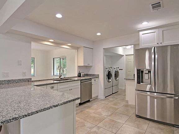 4th image of 543 SW Belmont Cir