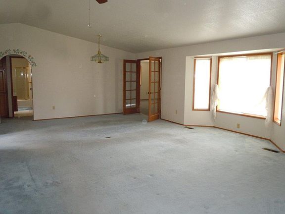 3rd image of 3415 Mercedes Dr NE