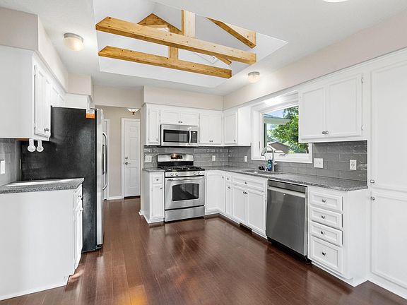 3rd image of 3460 Spruce Trl SW