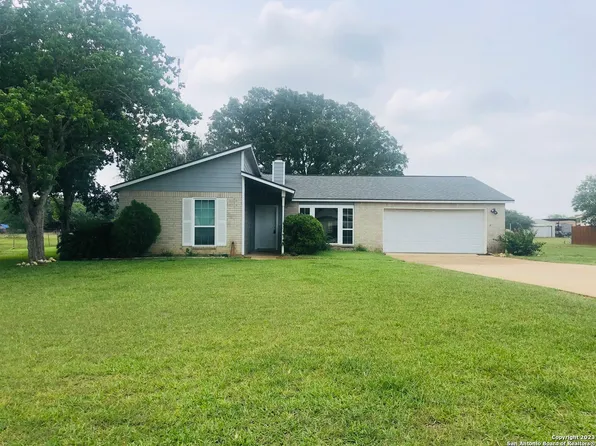 103 Turkey Trail, Jourdanton, TX 78026