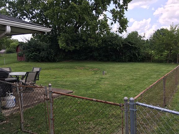 Fenced yard!