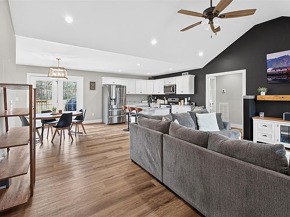 2nd image of 506 Hunters Cir