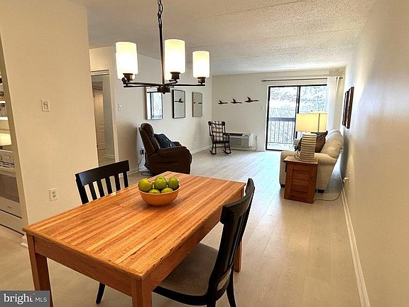 3rd image of 700 Avondale Rd APT 3J