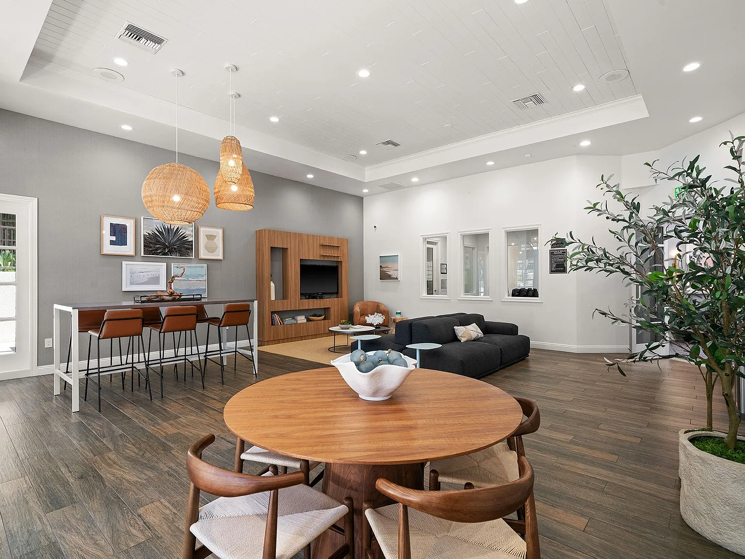 Hills of Valencia Apartments — Photo 3