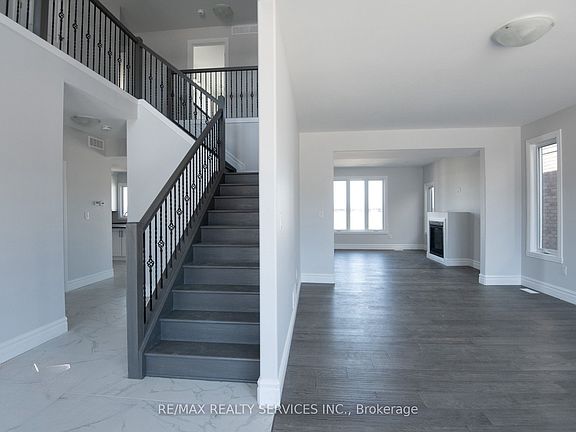 3rd image of 150 Tuscany Trl