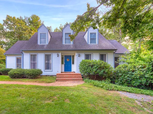 9 Hidden Valley Ln, Radford, VA 24141