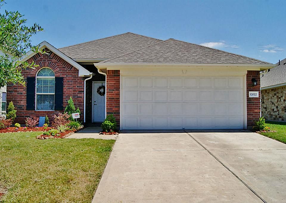 FRONT OF THIS ONE STORY SPLIT PLAN BEAUTY!