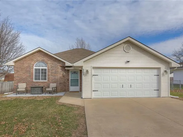 205 Gregg St, Grain Valley, MO 64029