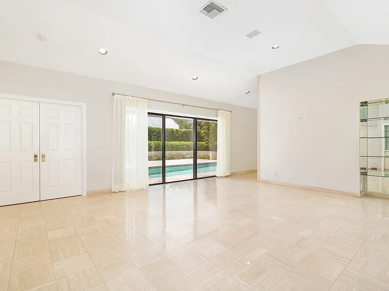575 N Lake Way — Photo 10