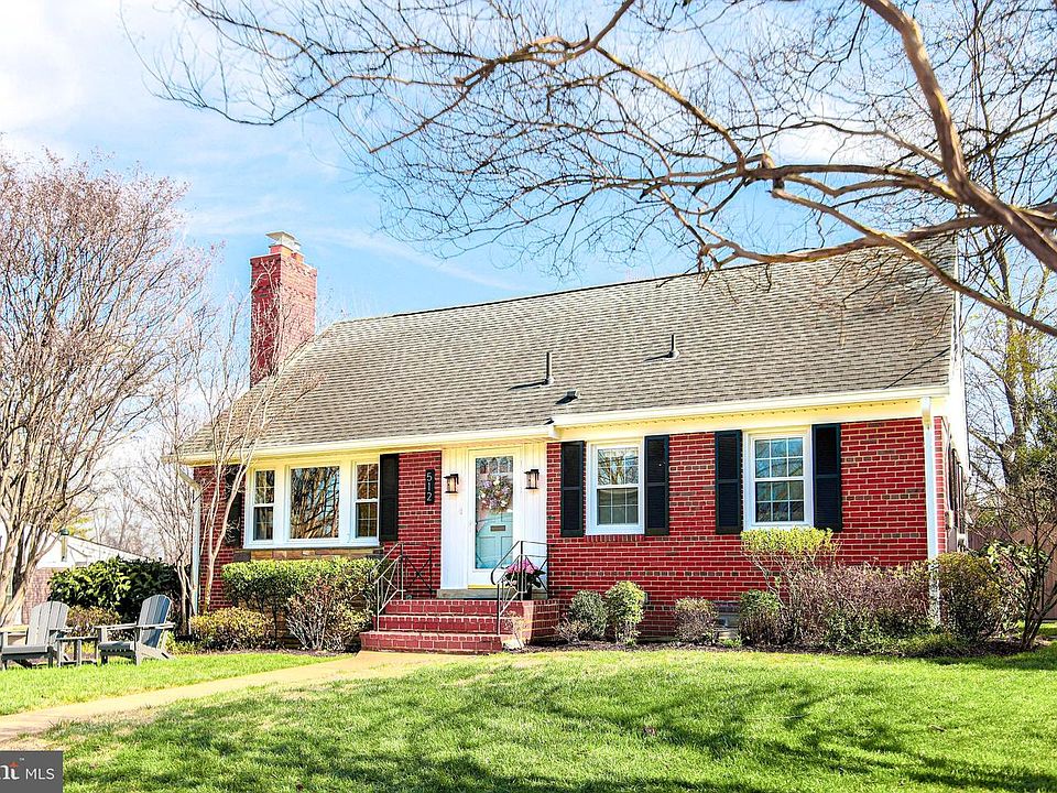1st image of 512 Crestwood Dr