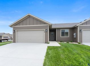 521 Brookside Pl, Harrisburg, SD 57032