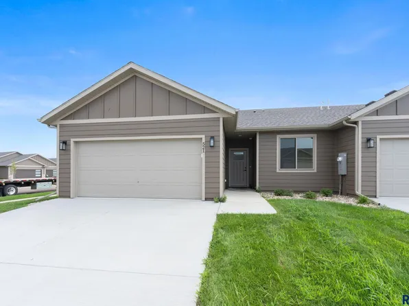 521 Brookside Pl, Harrisburg, SD 57032