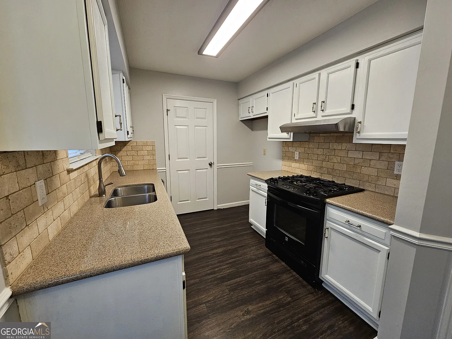 3 bed, 2.0 bath, 1116 sqft, $1,875 — Photo 4